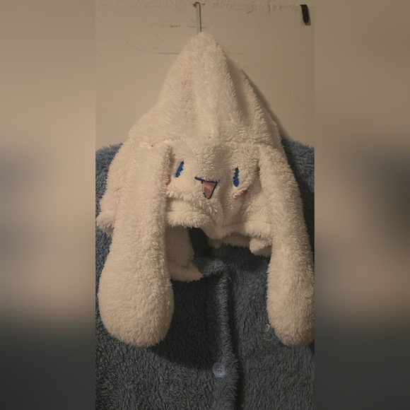 1 Cozy Blue Cinnamorroll Jacket with Heart Accents - Picture 4 of 5